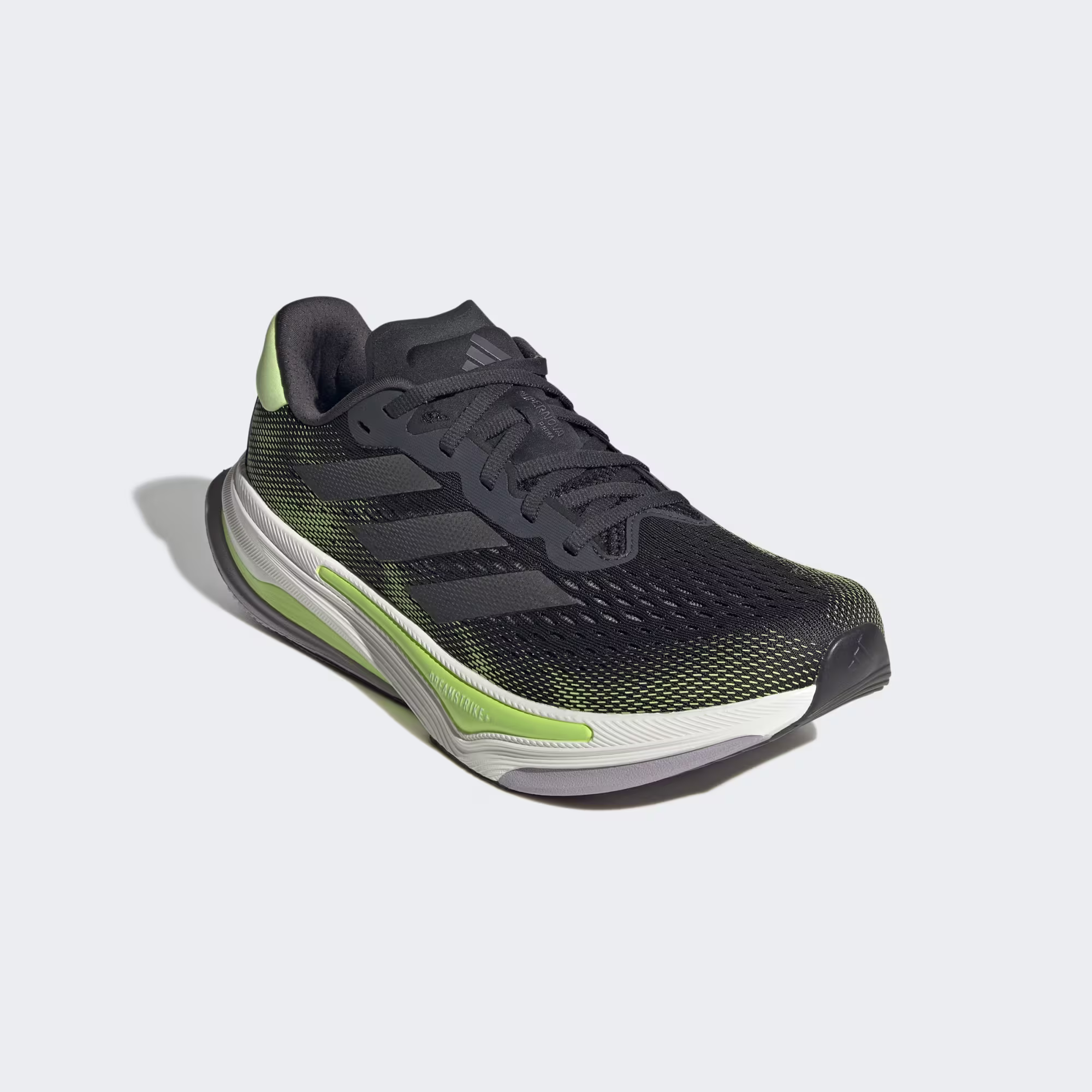 Tênis Adidas Ultraboost 21 masculino em branco com detalhes em preto