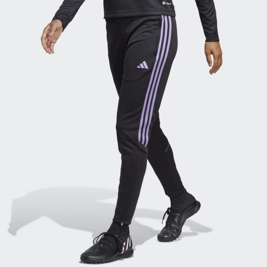 Calça Adidas Tiro Training em preto com listras laterais brancas